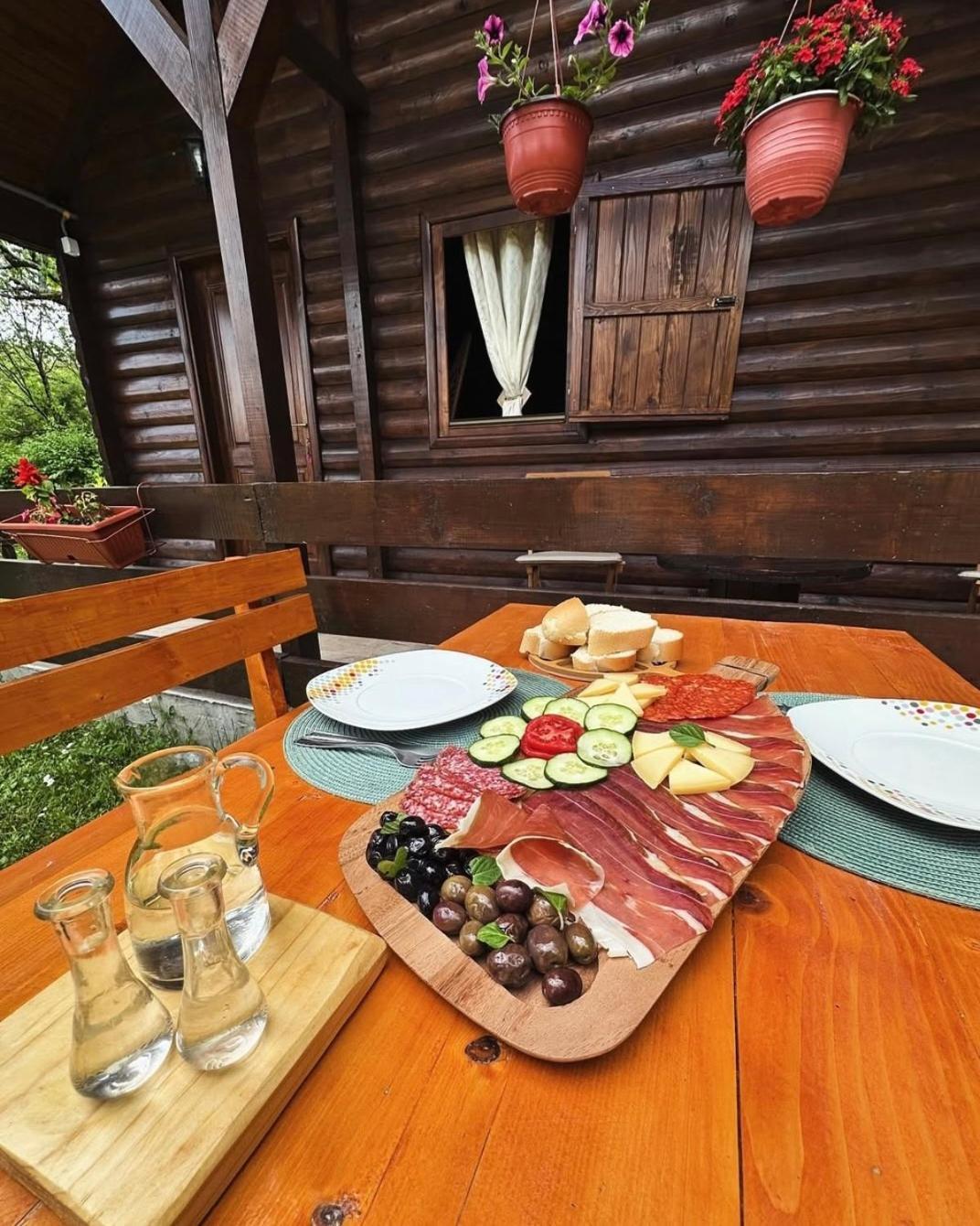 Cabin House Dubovik Цетине Екстериор снимка